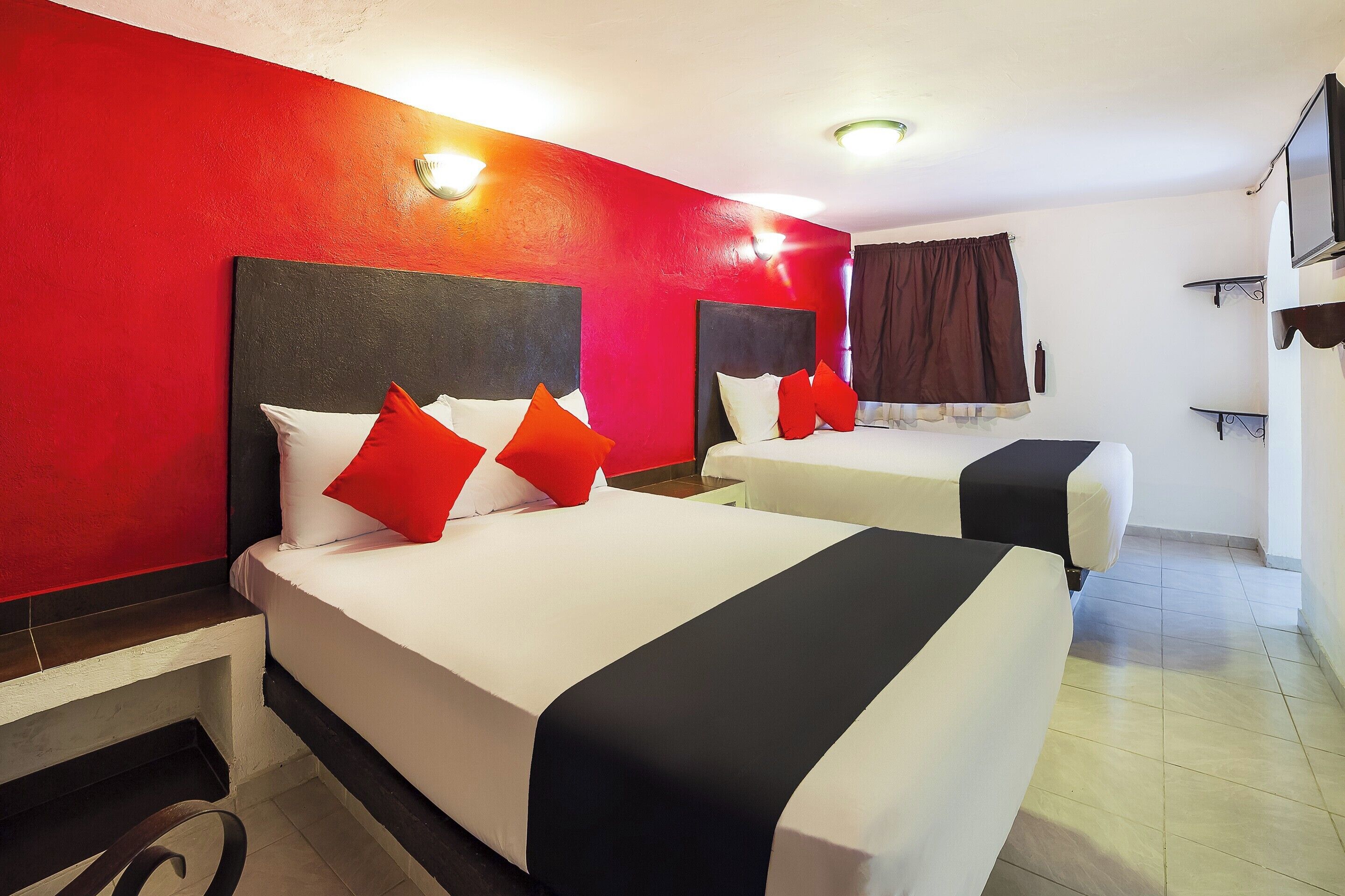 Habitación estándar, 2 camas matrimoniales | Escritorio, wifi gratis y ropa de cama 
