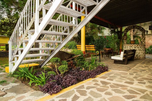 Ayenda Meson del Rio