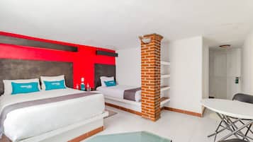 Habitación triple estándar | Escritorio, wifi gratis y ropa de cama