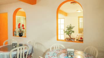 Se sirven desayunos, almuerzos y cenas