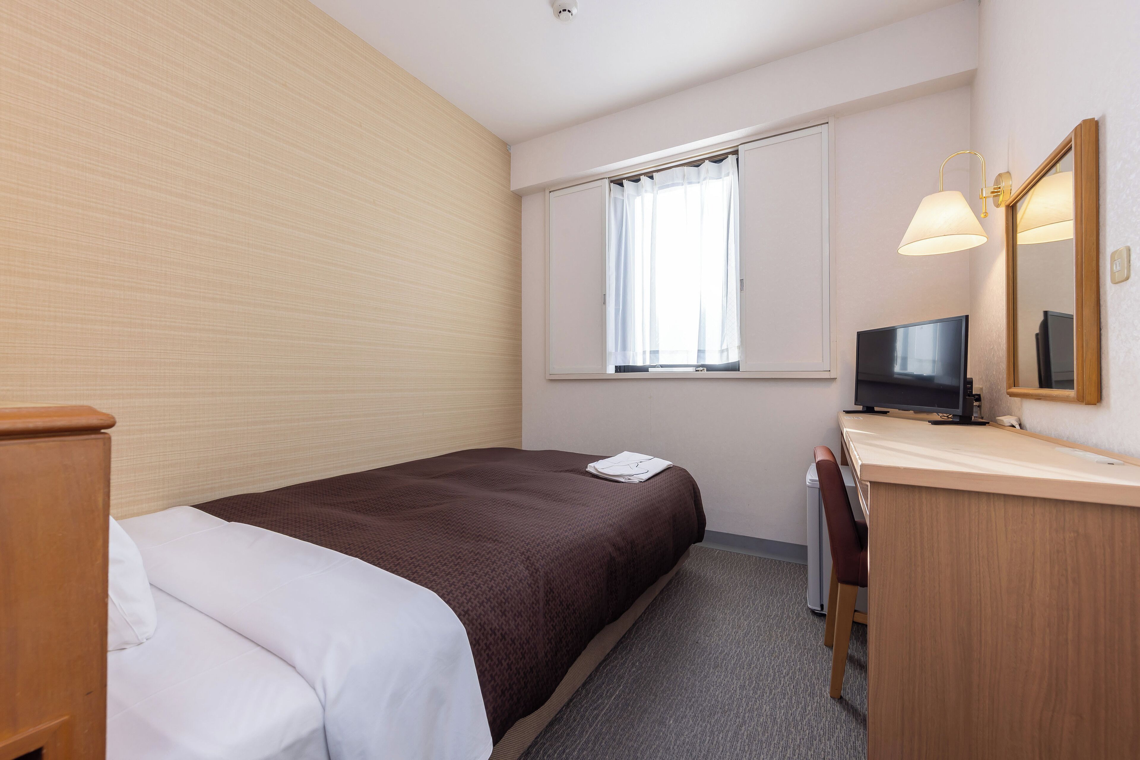 Bureau, rideaux occultants, fer et planche à repasser, Wi-Fi gratuit