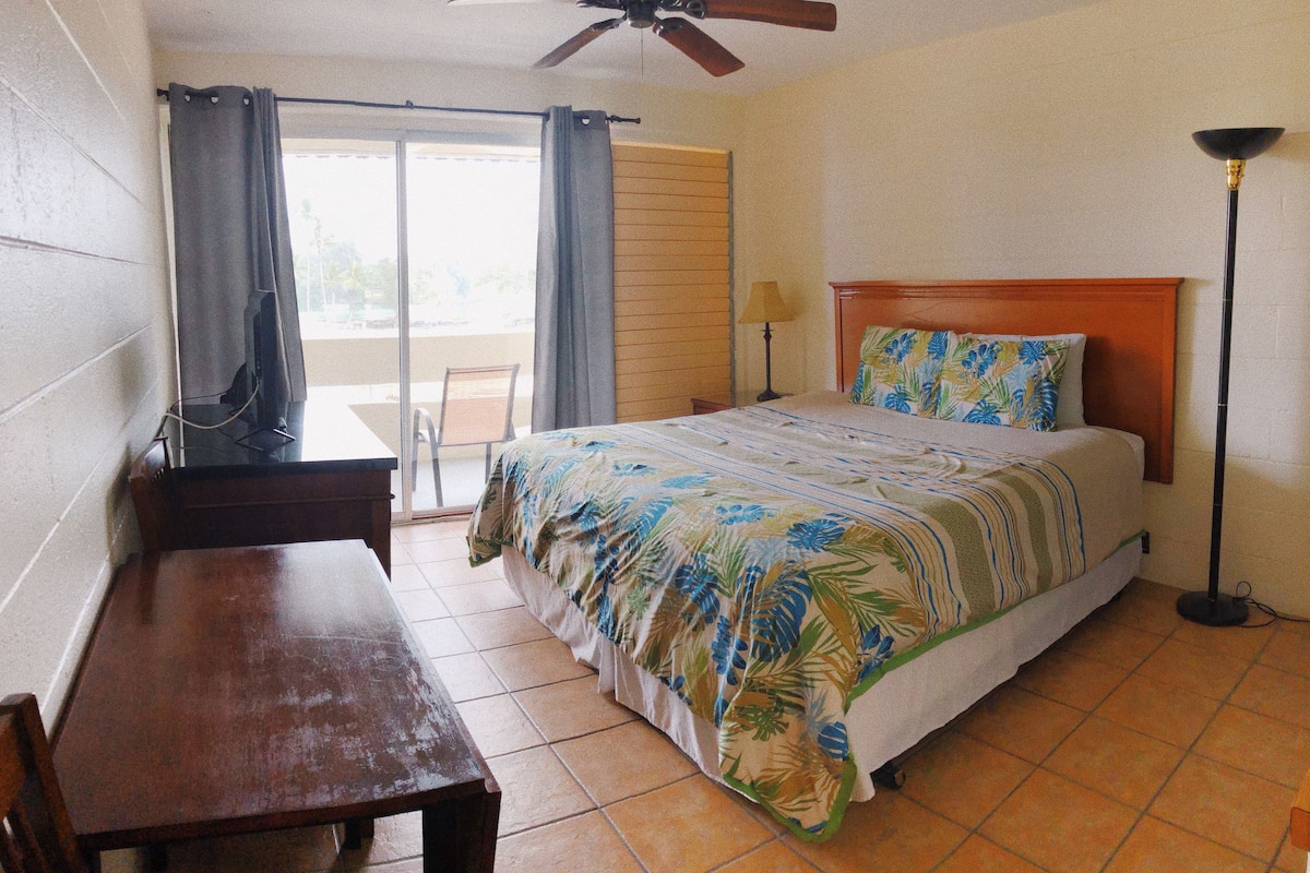 Standard Studio (1 King Bed) | Iron/ironing board, bed sheets
