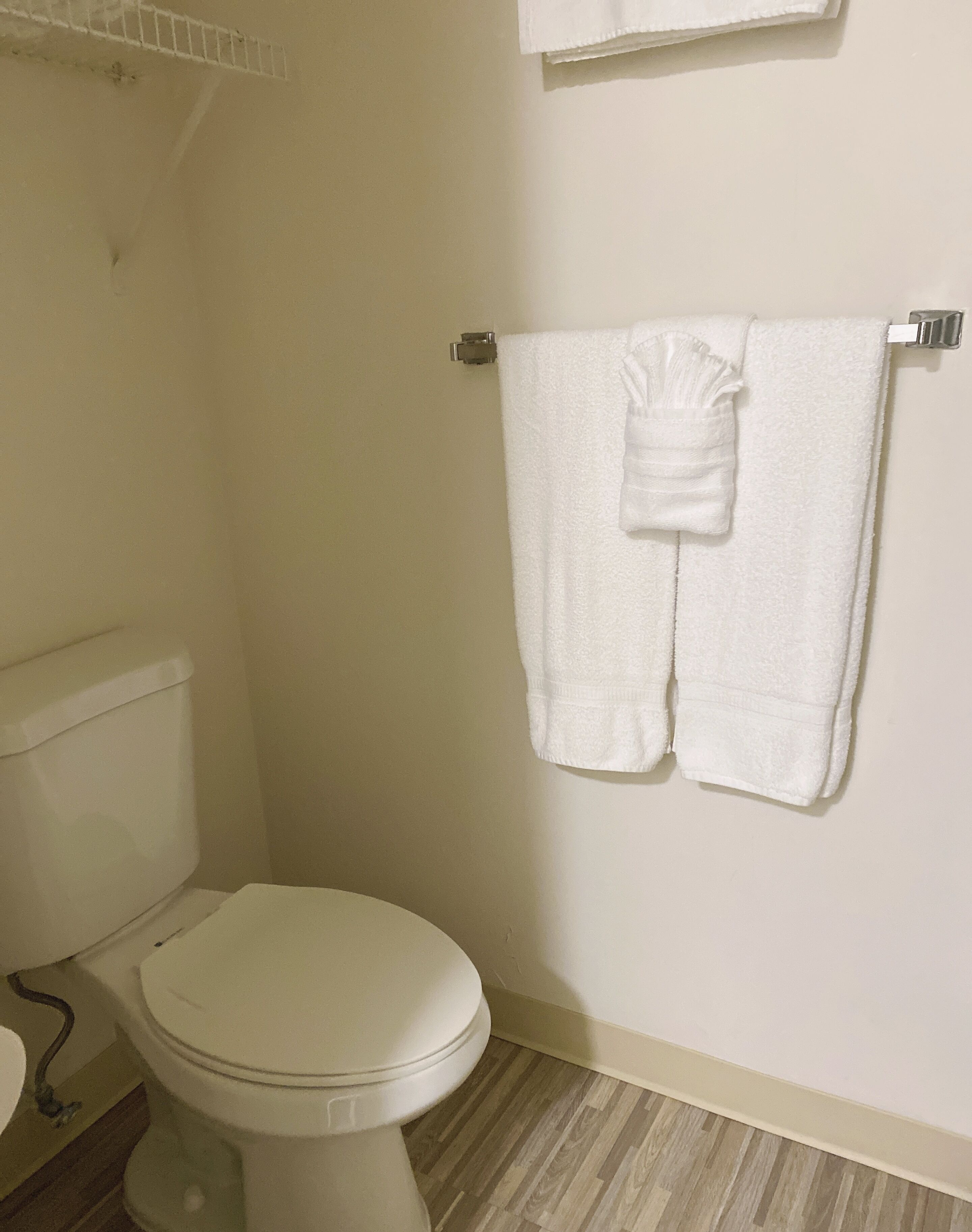 standard studio (2 double beds) | bathroom | shower, free toiletries, hair dryer, towels