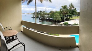 Deluxe Studio (1 King Bed) | Terrace/patio - Hilo Reeds Bay Hotel (Hilo)