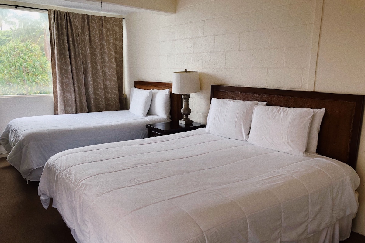 Iron/ironing board, bed sheets