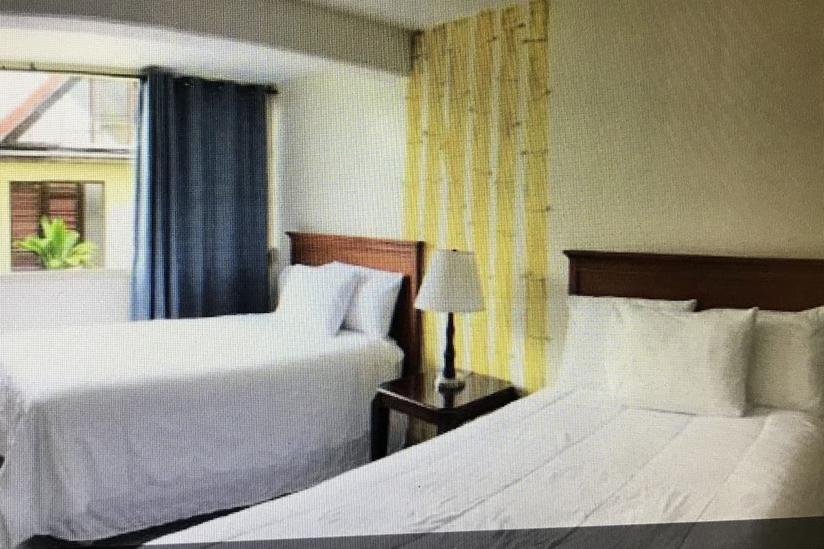 Iron/ironing board, bed sheets
