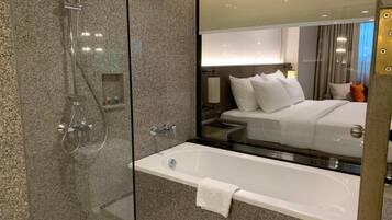 Chuveiro/banheira combinados, banheira de imersão