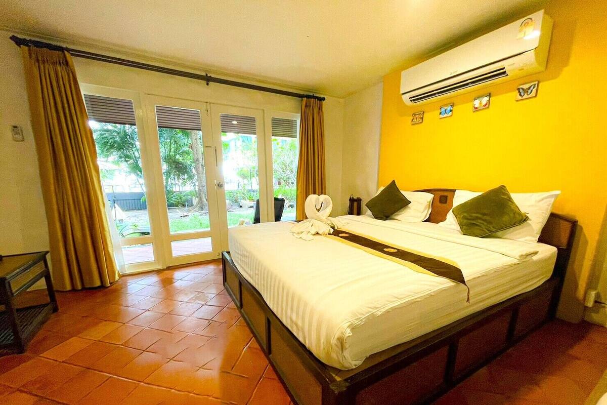 Cottage, Poolside | Minibar dan Wi-Fi gratis