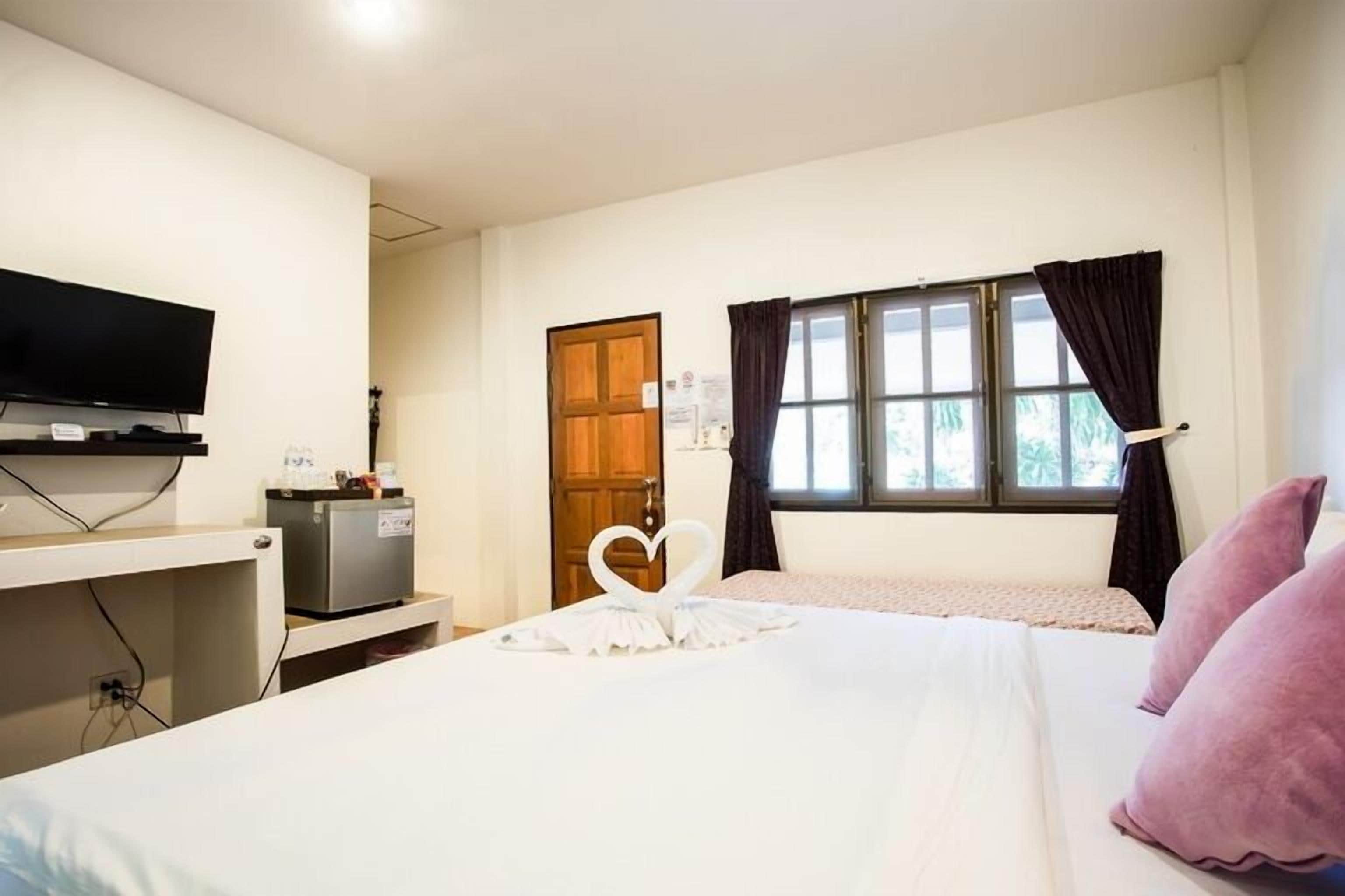 deluxe room | 1 bedroom, minibar, free wifi