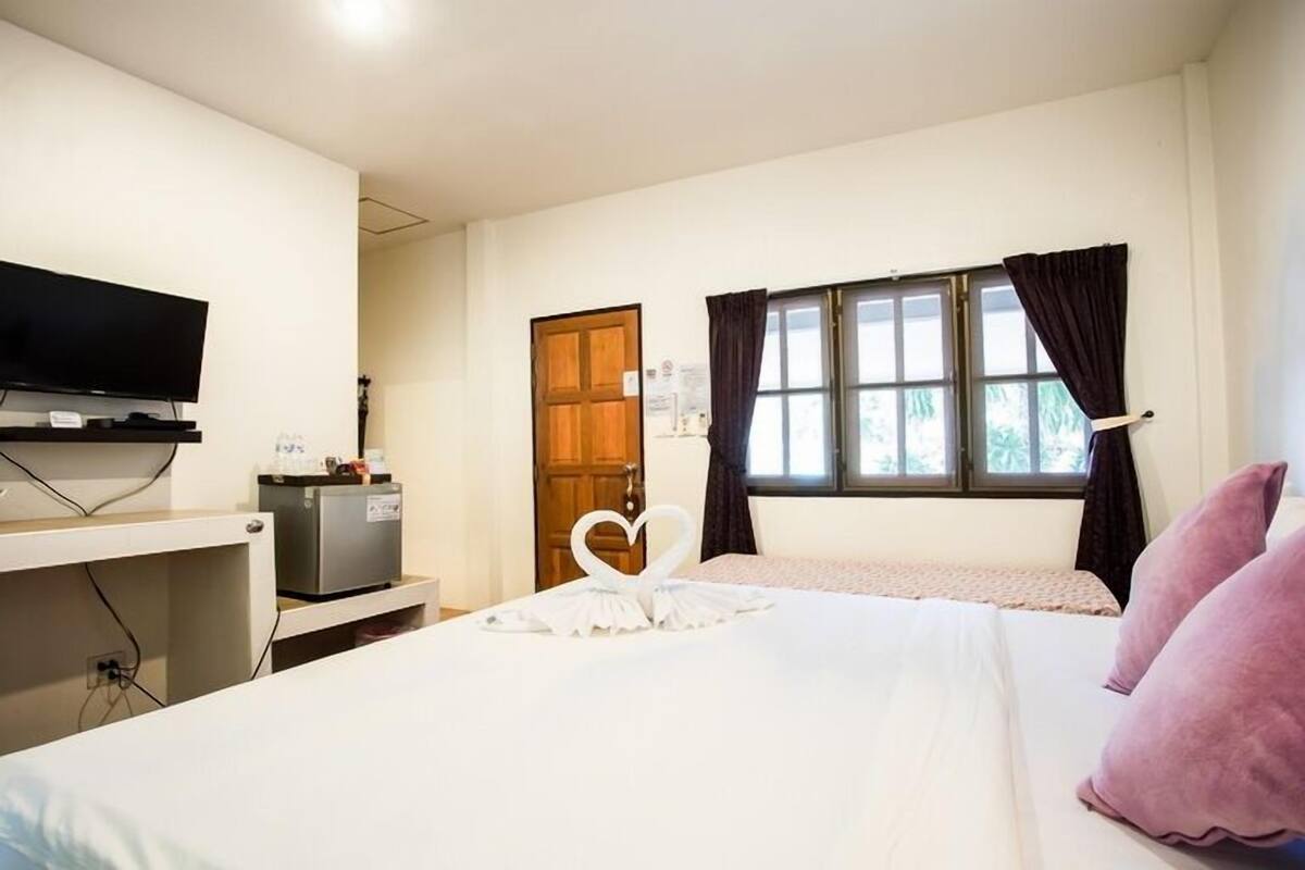 deluxe room | 1 bedroom, minibar, free wifi