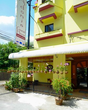 Front of property - Adonis Guest House (Patong)