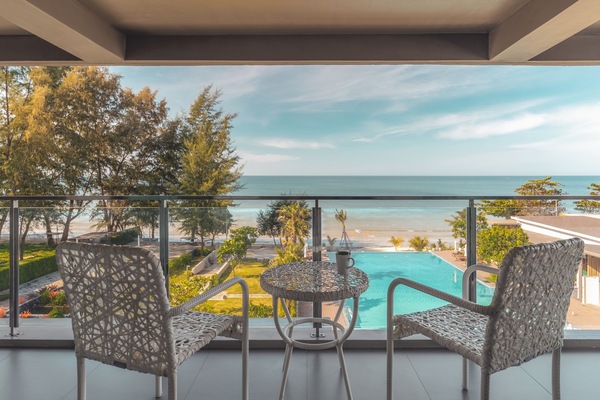 Premier Deluxe Corner | Escritorio, wifi gratis, ropa de cama