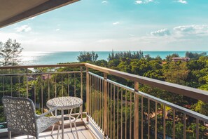 Superior High Floor | Desk, free WiFi, bed sheets - Sand Dunes Chaolao Beach Resort (Tha Mai)