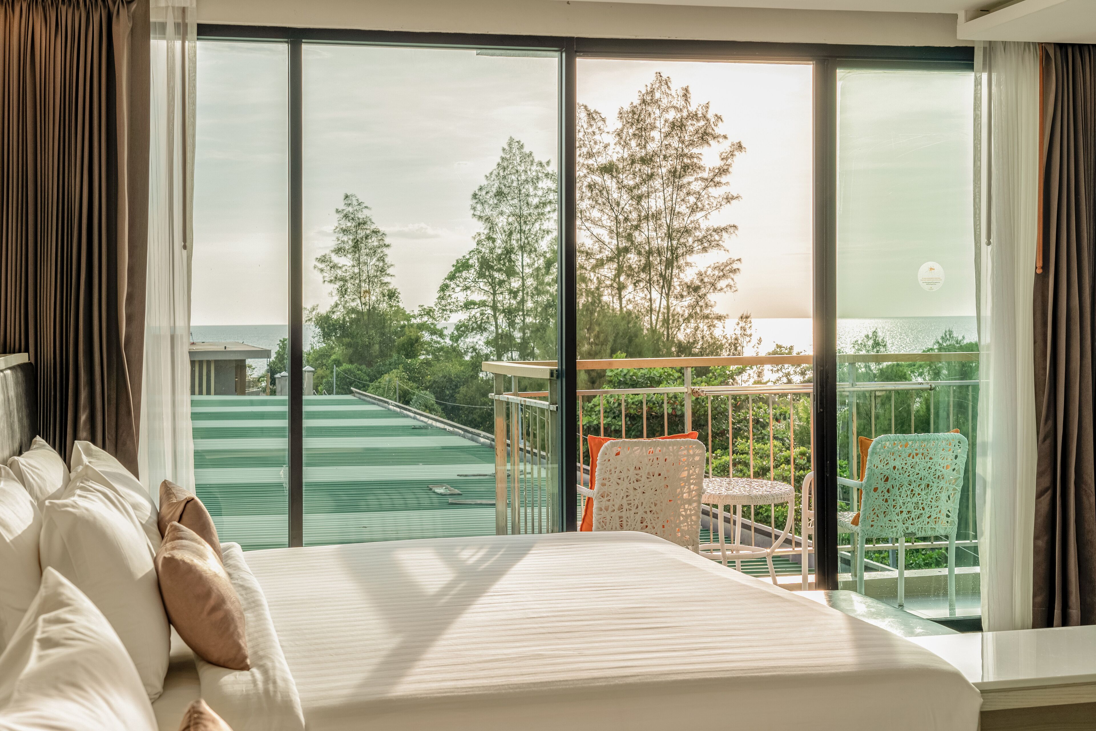 family middle floor | 1 bedroom, desk, free wifi, bed sheets