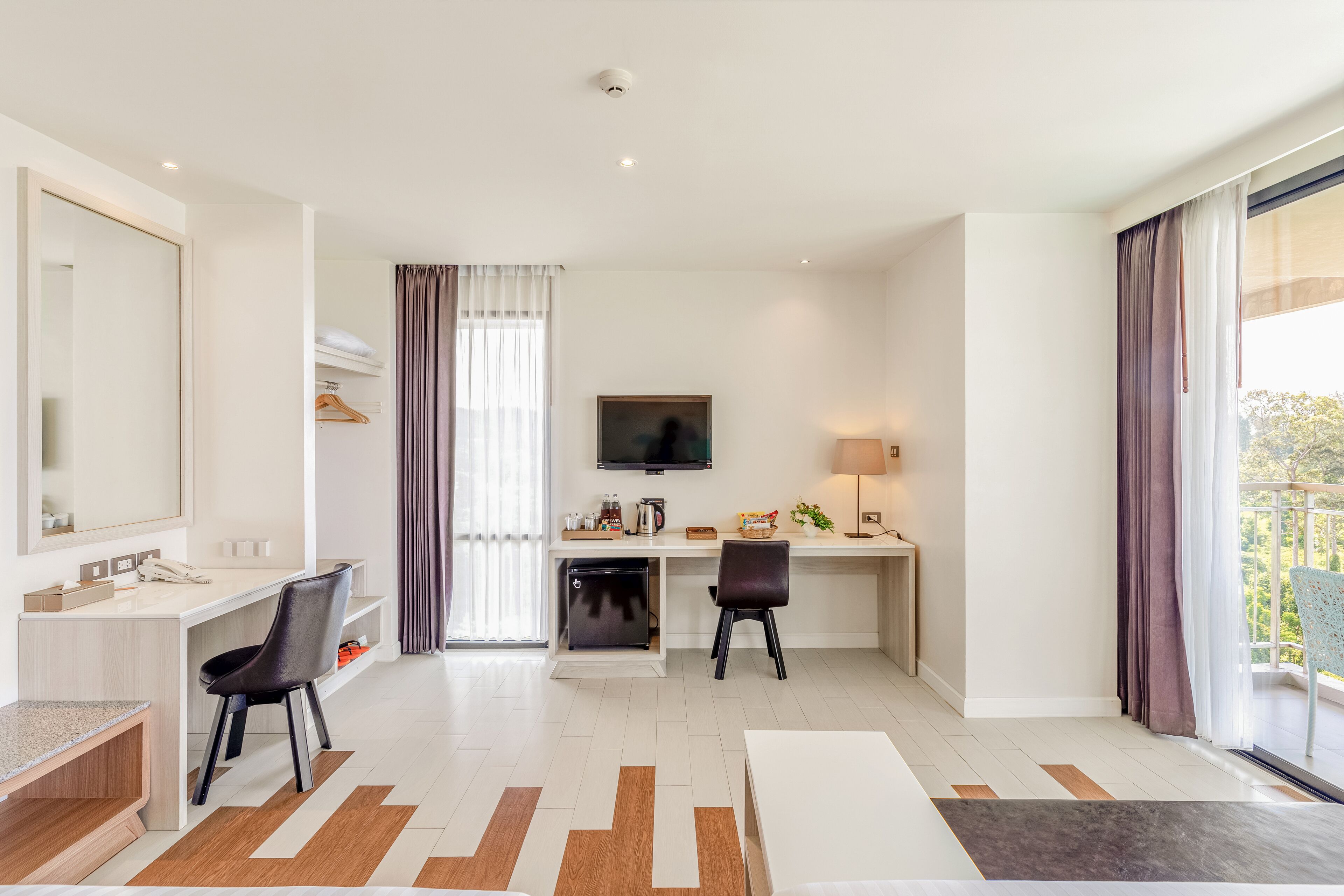 family high floor | 1 bedroom, desk, free wifi, bed sheets