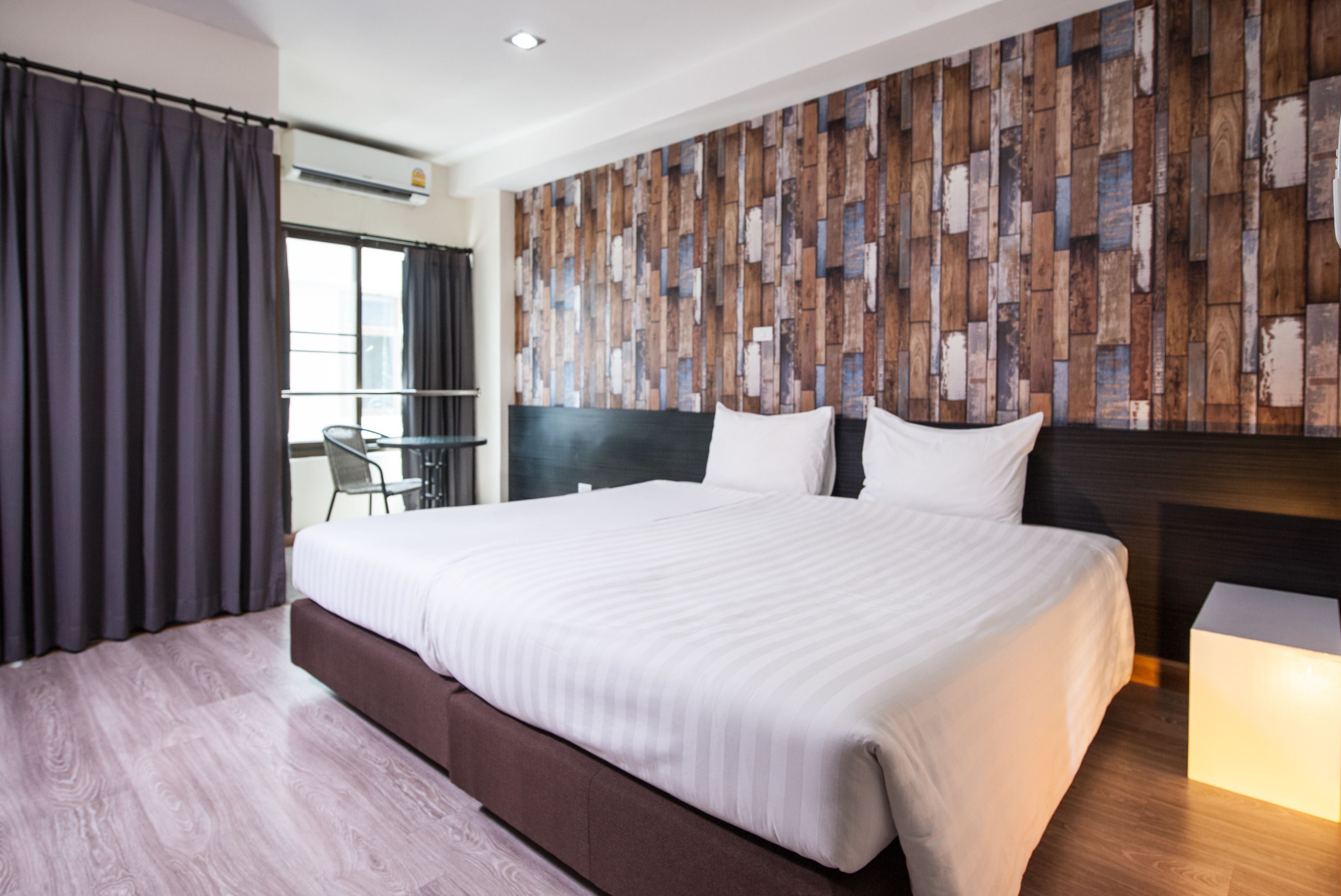 superior room | minibar, in-room safe, desk, blackout curtains