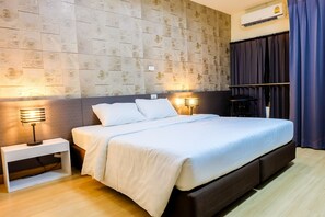 Habitación superior | Minibar, caja de seguridad en la habitación y escritorio