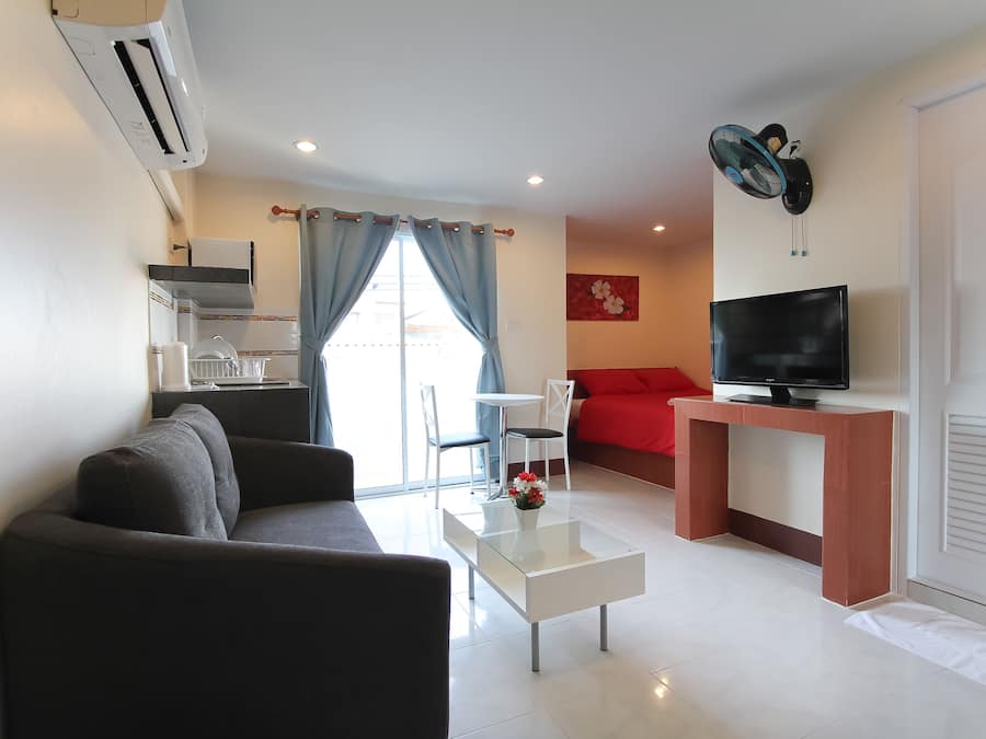 Quarto superior (Front) | Sala de estar | TV de tela plana 32 polegadas com canais a cabo