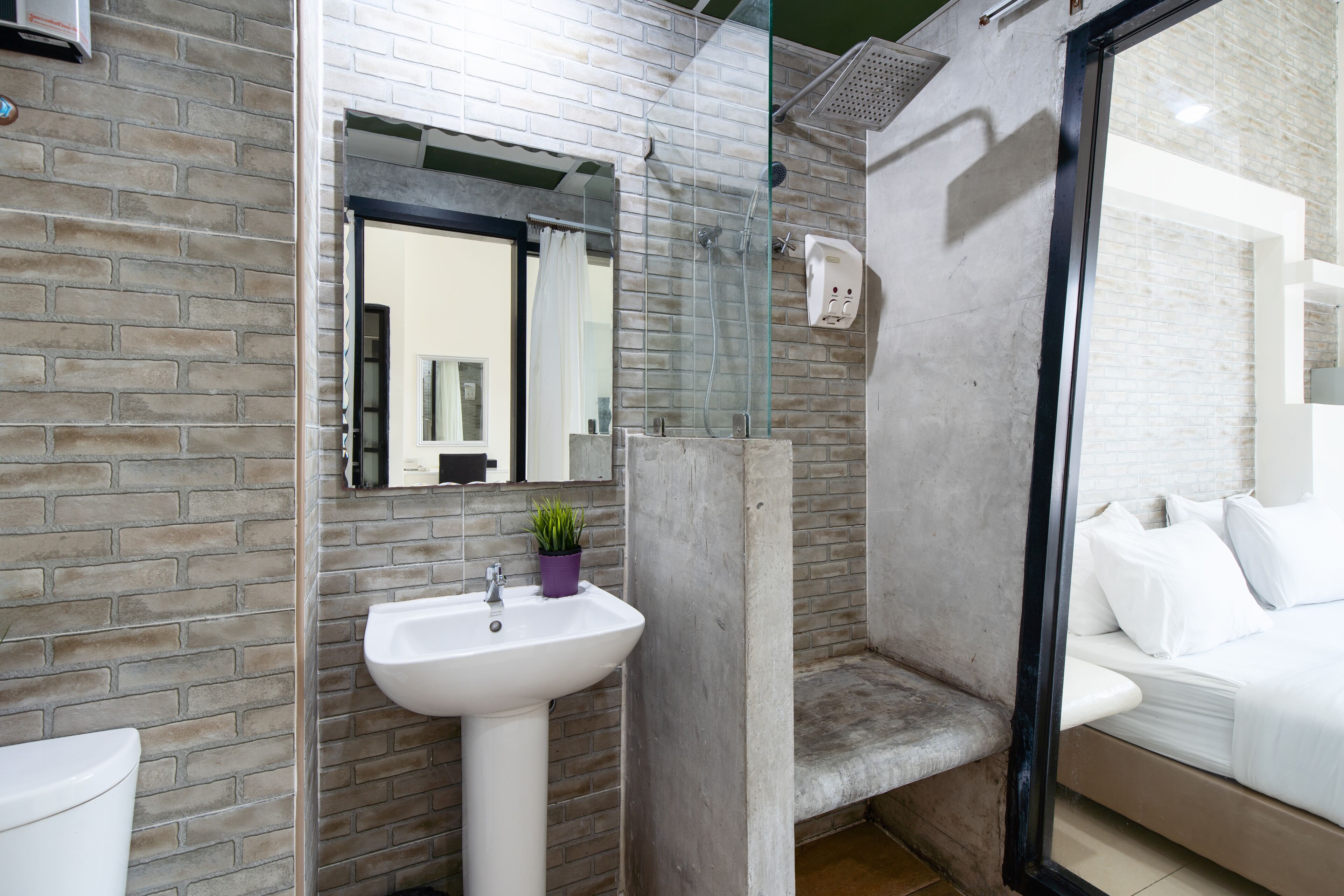 deluxe | bathroom | shower, free toiletries, slippers, towels