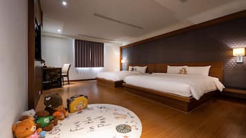 Deluxe Family Room | Down duvets, in-room safe, desk, laptop workspace