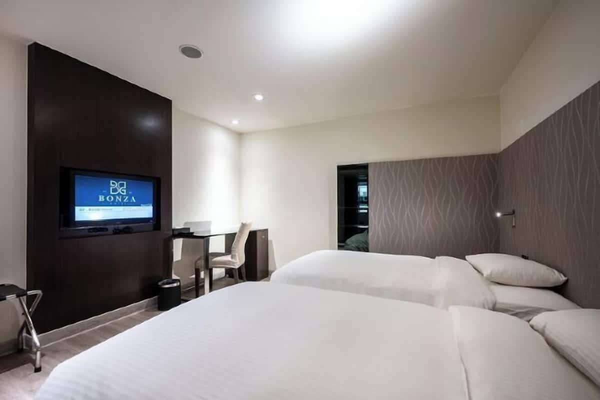 Couette en duvet d'oie, coffres-forts dans les chambres, bureau