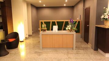 Thai massages, body scrubs, facials, 2 treatment rooms