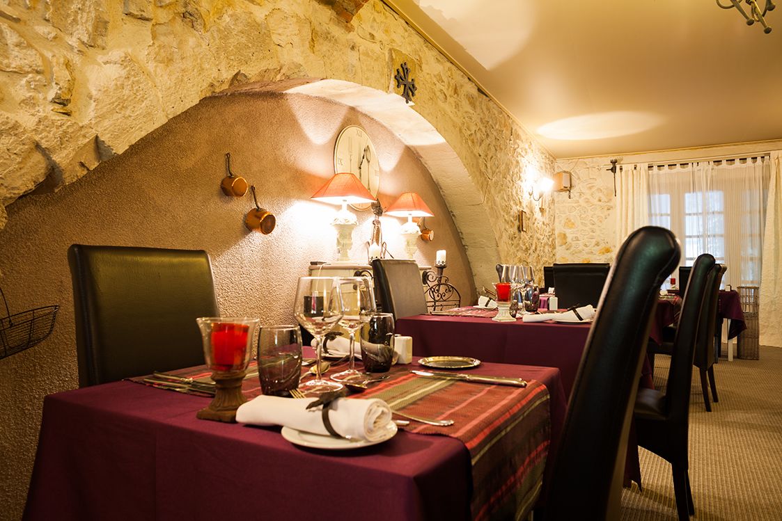 Breakfast, lunch, dinner served; French cuisine 