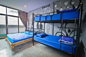 Mixed Dorm 4 Beds with fan shared bath | Een kluis op de kamer, gratis wifi