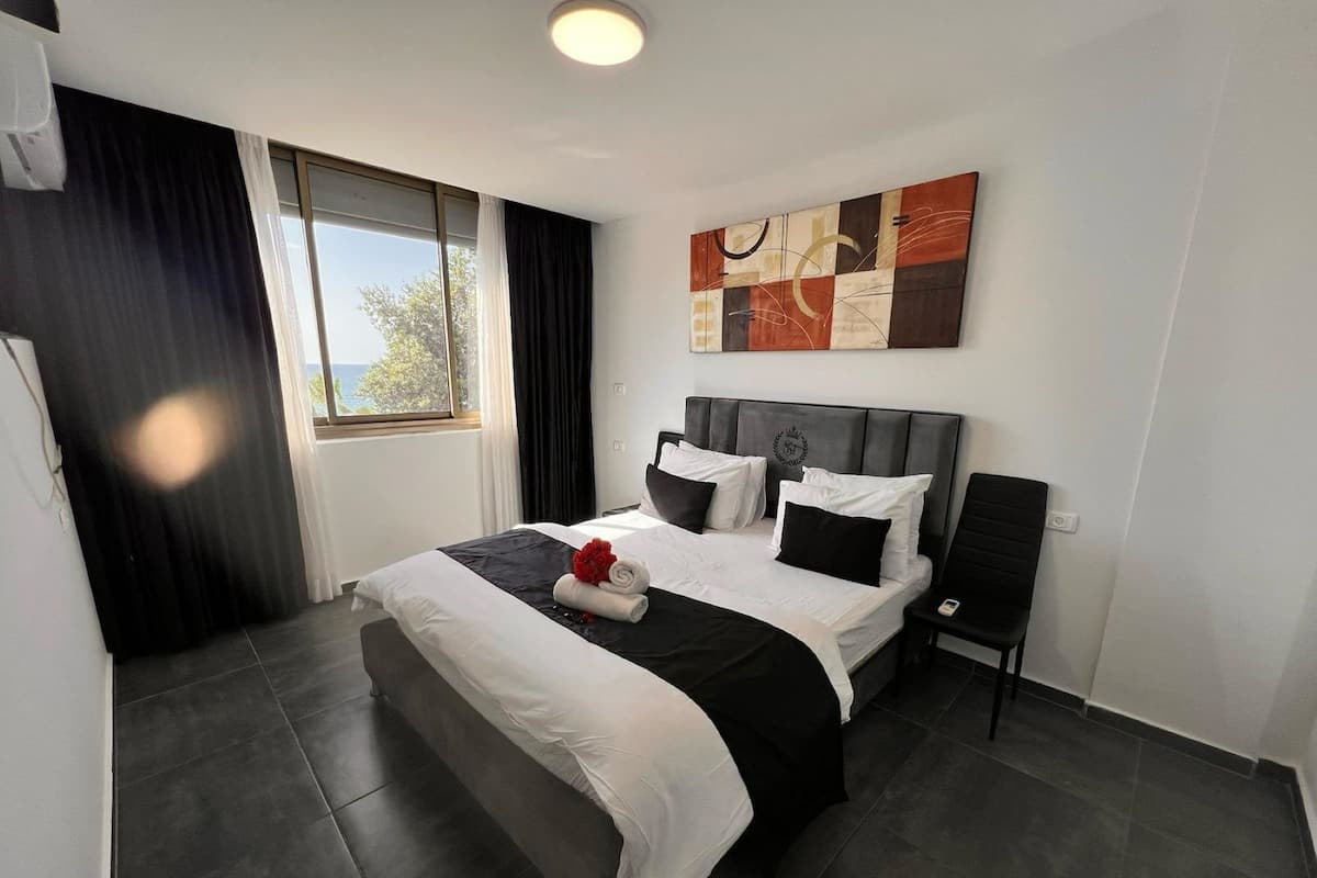 In-room safe, desk, blackout drapes, soundproofing