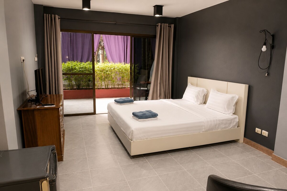 Economy Double Room, 1 King Bed, Terrace, Ground Floor | In-room safe, blackout drapes, WiFi (free), individually furnished