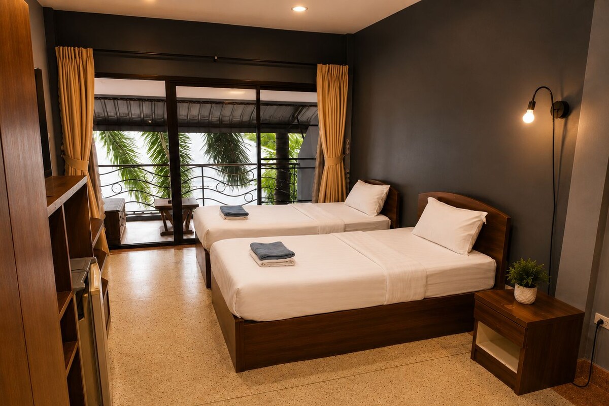 Basic Twin Room, 2 Twin Beds | In-room safe, blackout drapes, WiFi (free), individually furnished