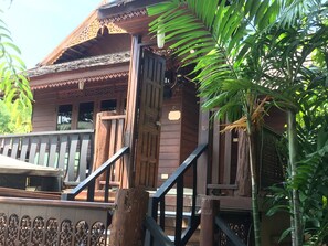 设计客房, 1 张特大床, 露台, 池畔 | 露台