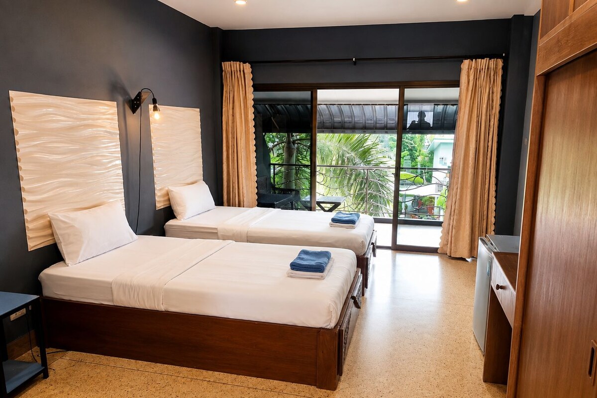 Family Double or Twin Room | In-room safe, blackout drapes, WiFi (free), individually furnished