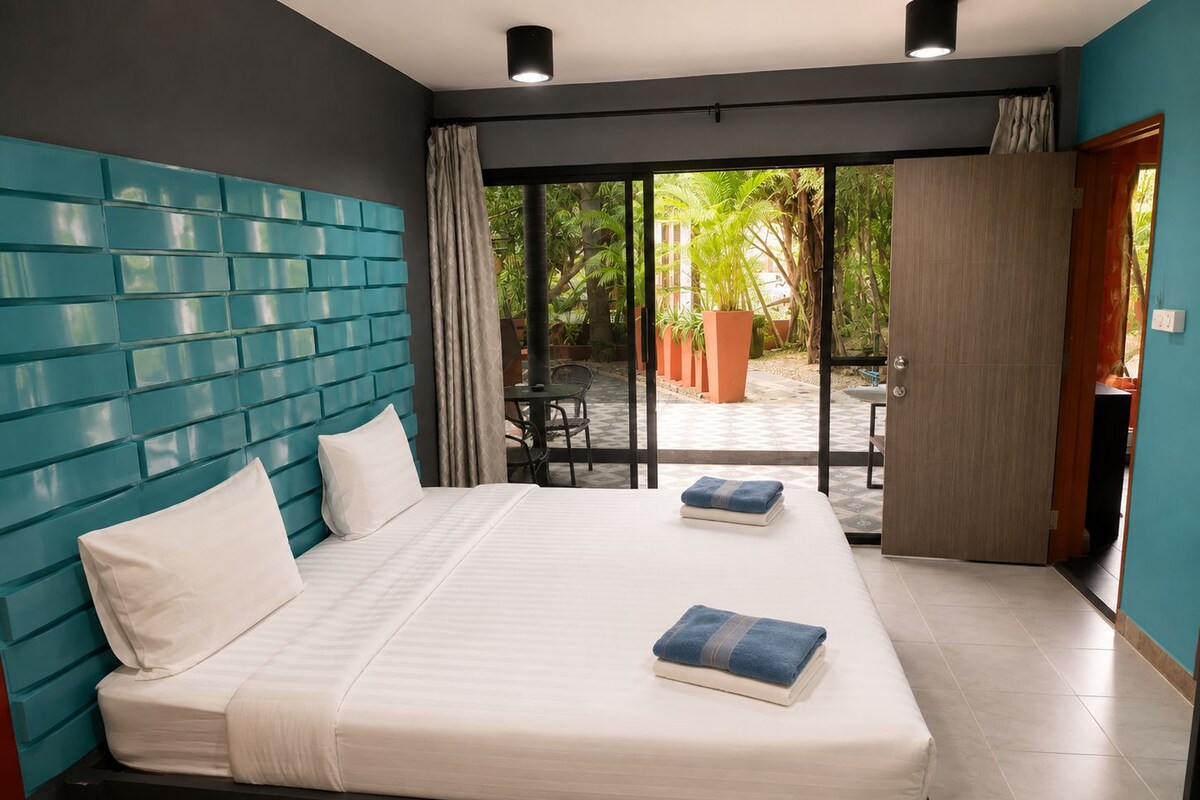 Family Double Room | In-room safe, blackout drapes, WiFi (free), individually furnished