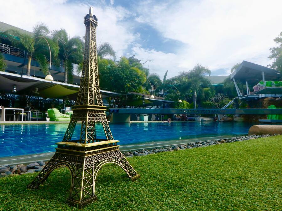 Outdoor pool, open 9 AM to 6:00 PM, sun loungers