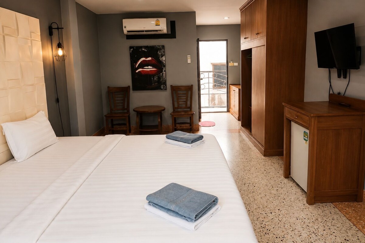 Economy Room | In-room safe, blackout drapes, WiFi (free), individually furnished