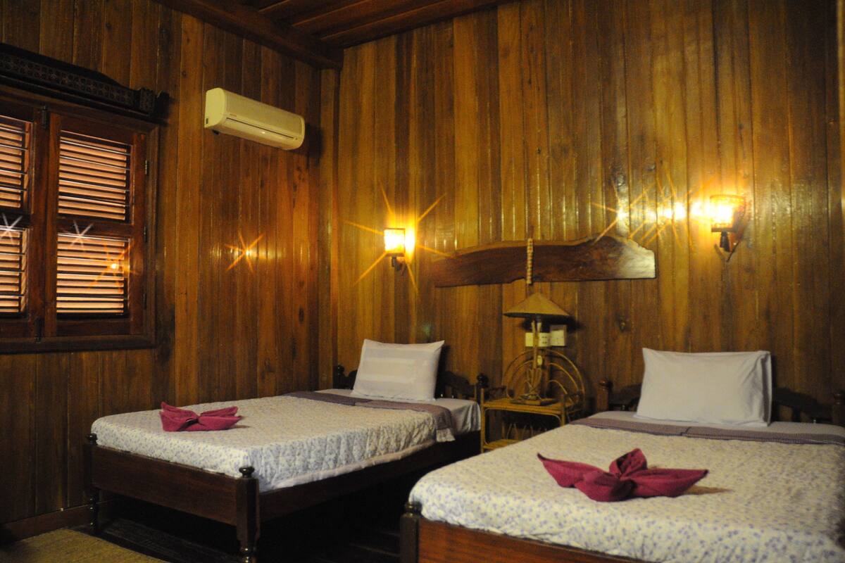 In-room safe, desk, rollaway beds (surcharge), WiFi (free)