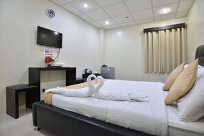 Muebles diferentes, wifi gratis y ropa de cama 