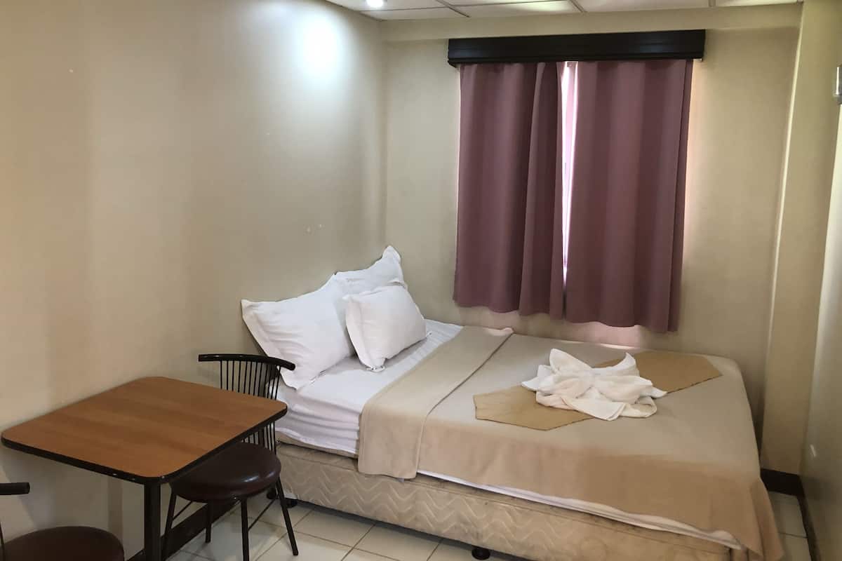 Studio Delight | WiFi (free), individually furnished, bed sheets