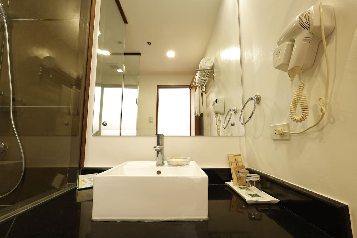 loft suite 2 | bathroom | shower, hair dryer, slippers, bidet