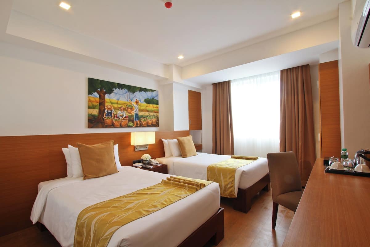 Superior Twin Room | Minibar, in-room safe, desk, laptop workspace