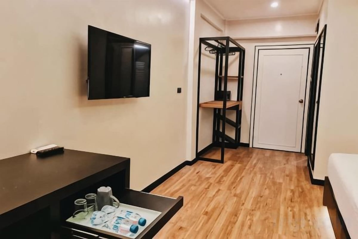 Minibar, caja fuerte, escritorio y wifi gratis