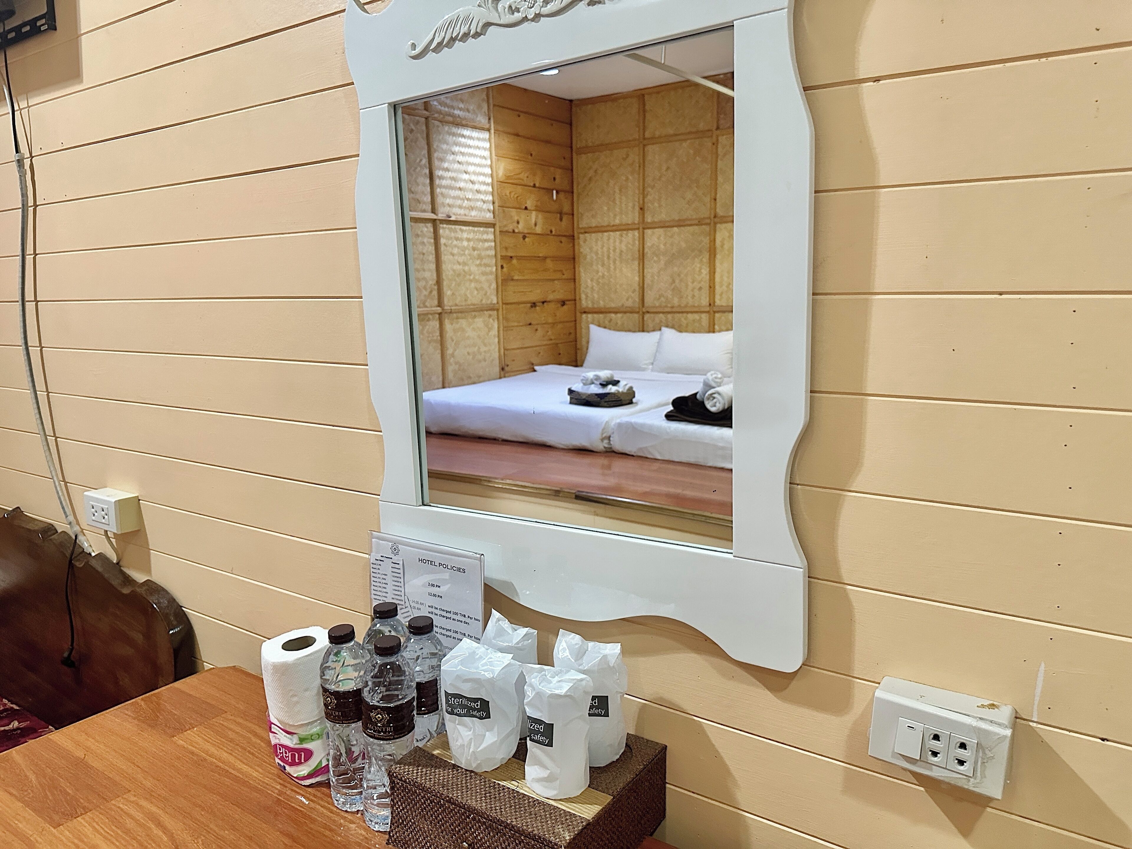 family room | desk, free wifi, bed sheets, wheelchair access