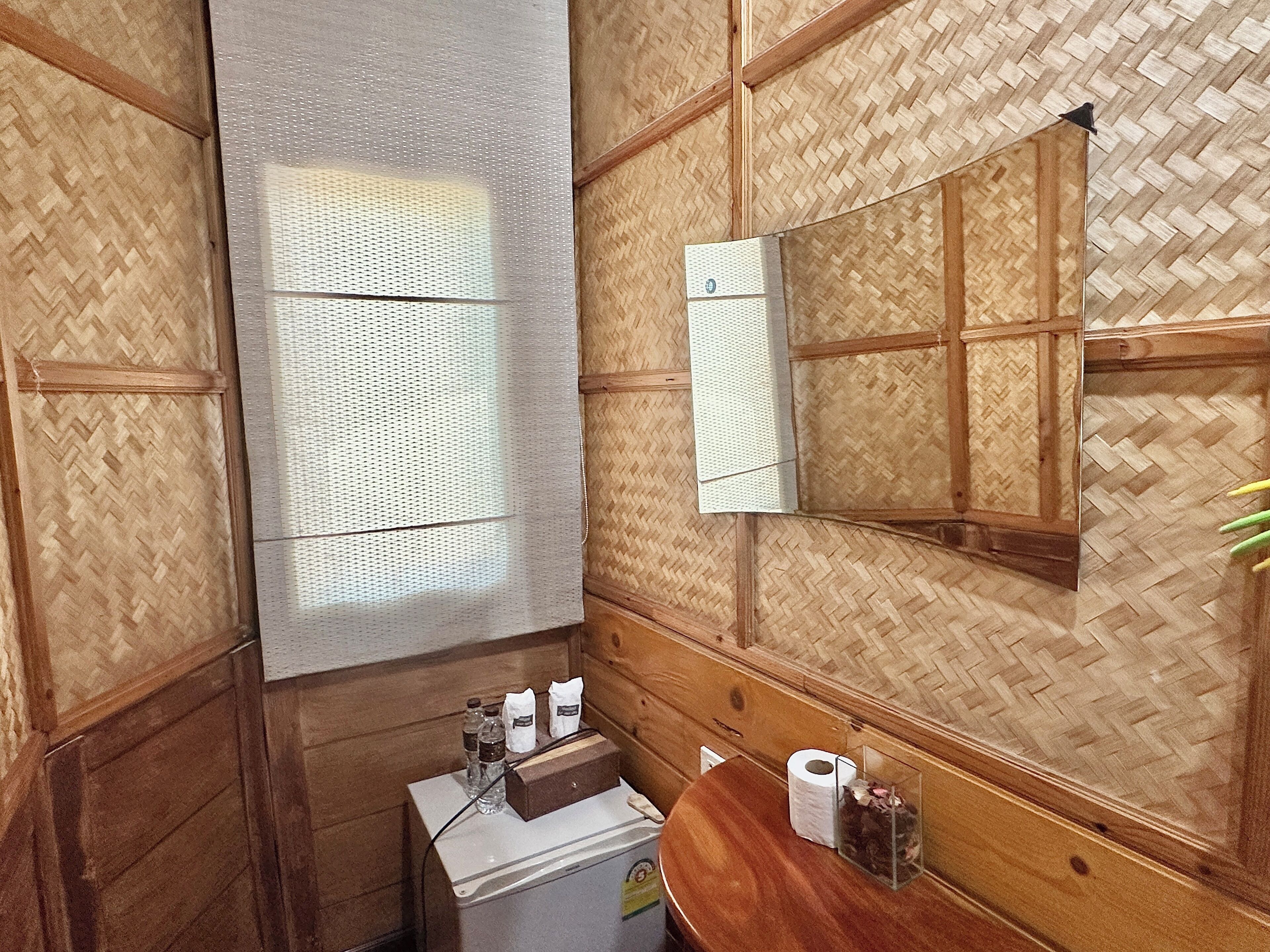 family room | desk, free wifi, bed sheets, wheelchair access