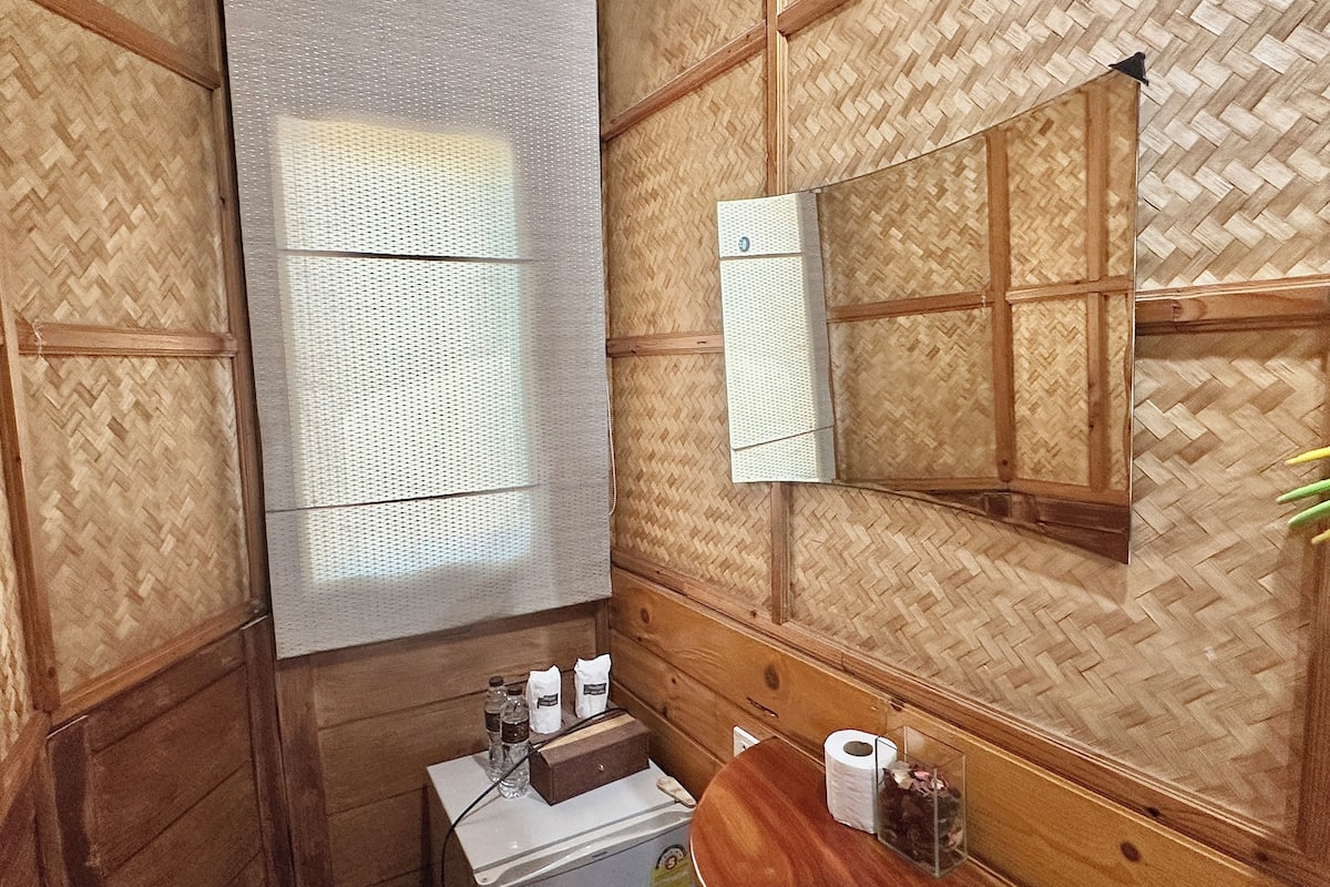 family room | desk, free wifi, bed sheets, wheelchair access