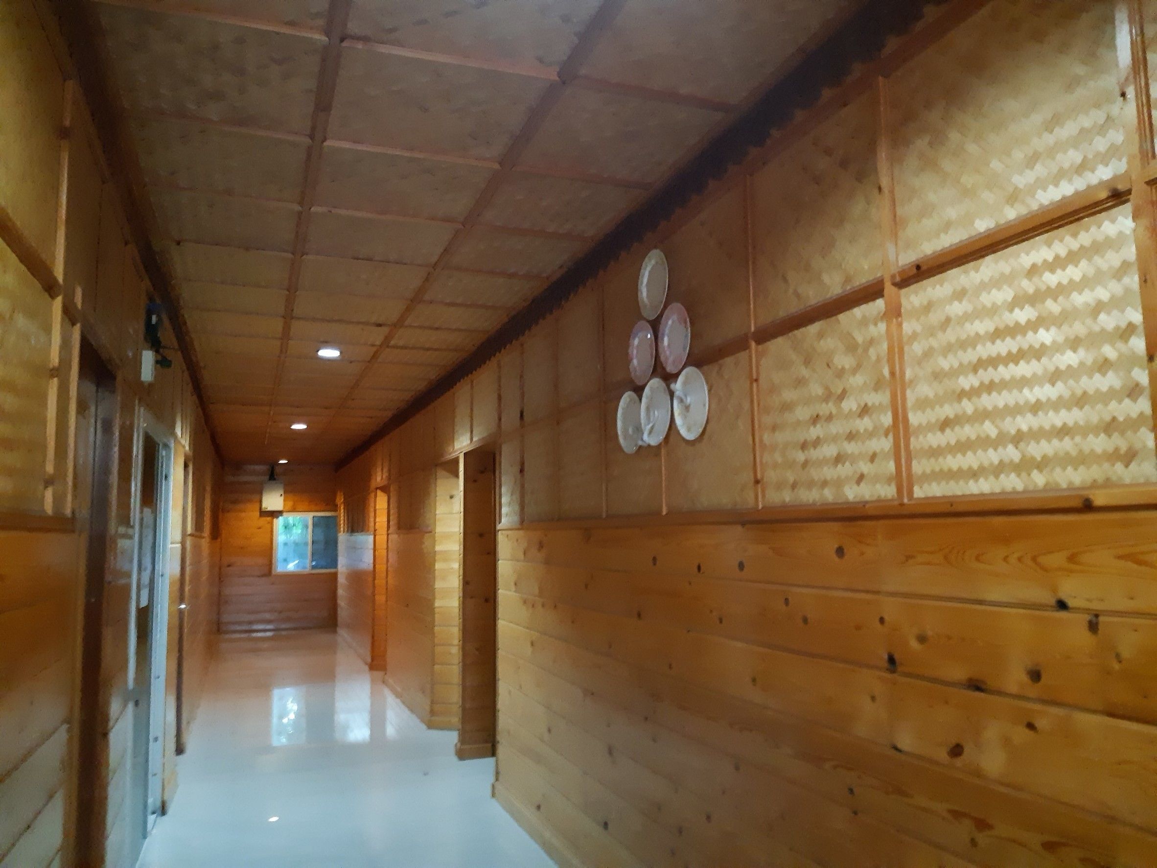 desk, free wifi, bed sheets, wheelchair access