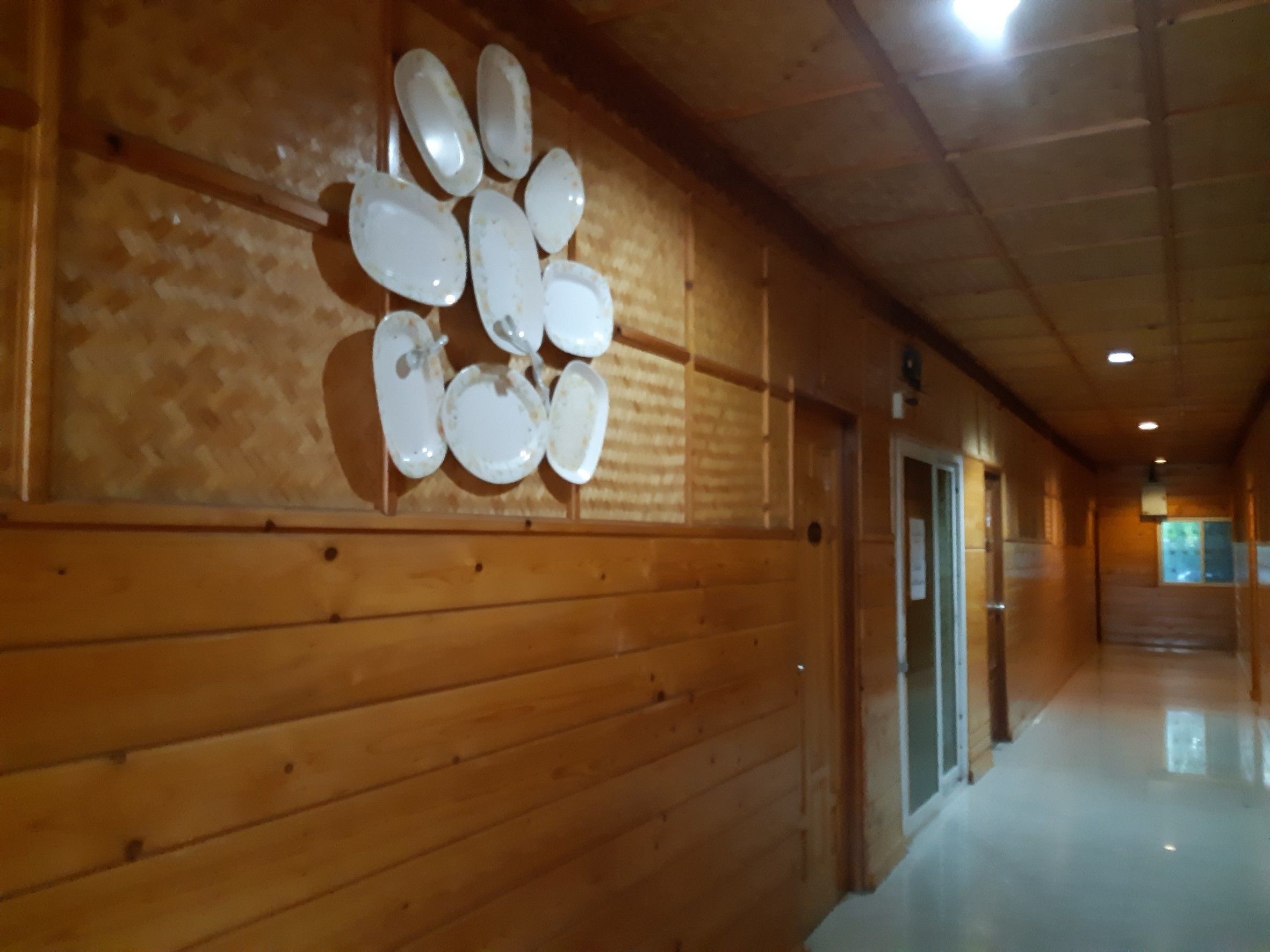 desk, free wifi, bed sheets, wheelchair access