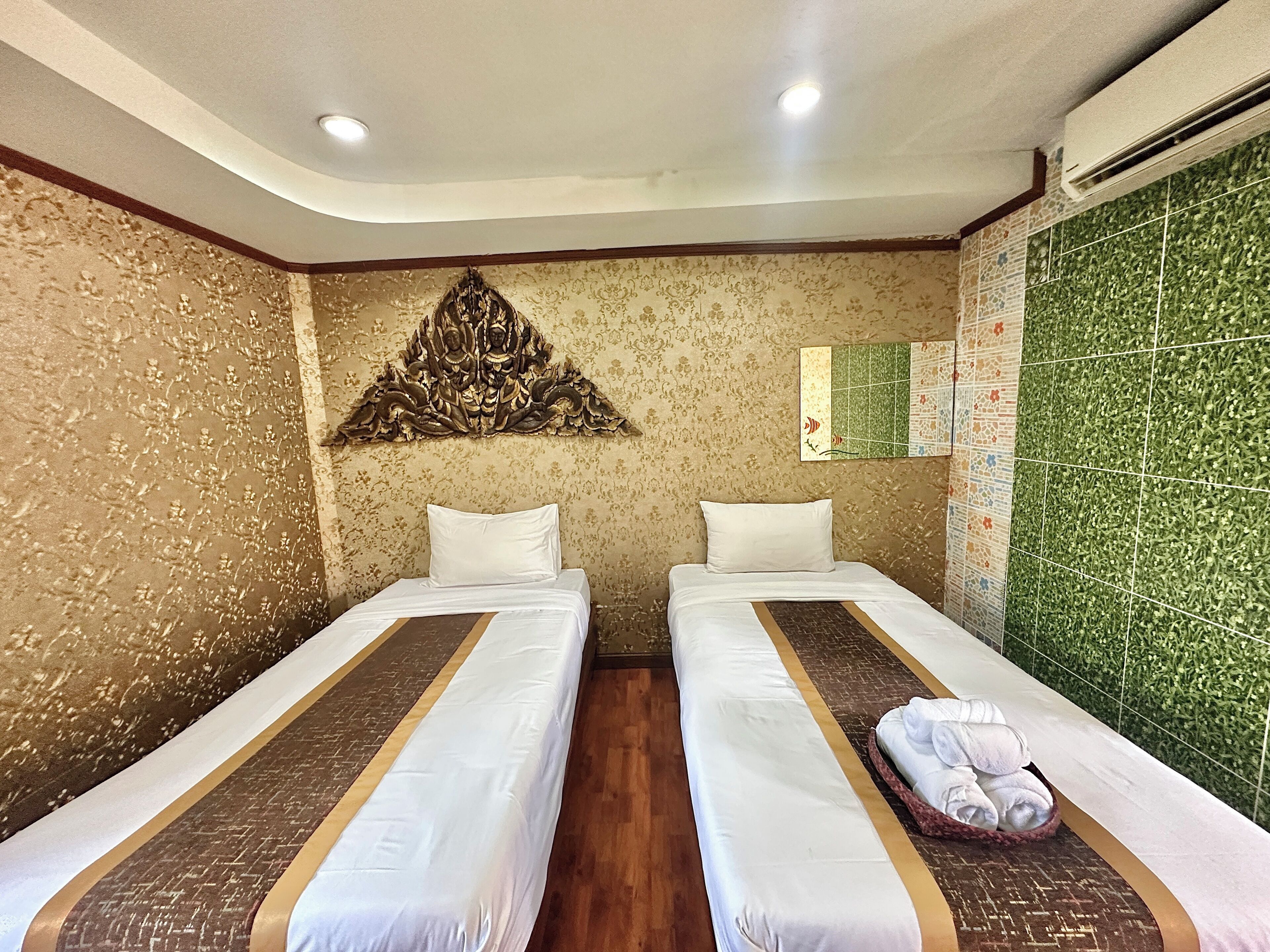 superior twin room (pool access) | desk, free wifi, bed sheets, wheelchair access