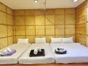 Family Room | Desk, free WiFi, bed sheets, wheelchair access