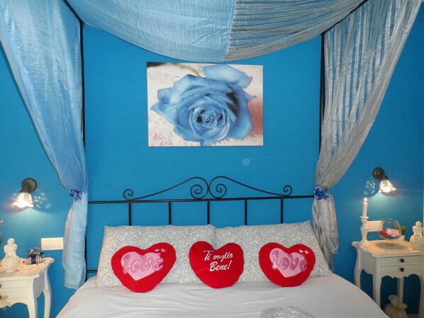 Desk, cribs/infant beds, rollaway beds, free WiFi